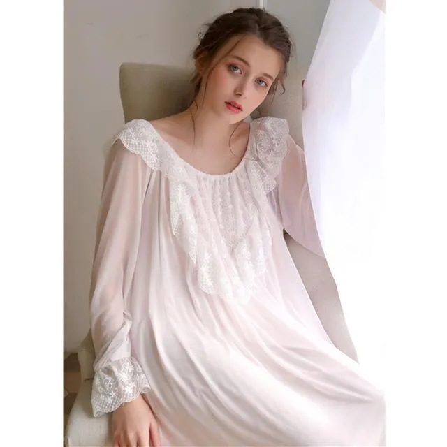 2019 Spring Long Nightdress Grace White Arab Princess Victorian nightgown Romantic Women Home Dress Vintage Sleepwear Robe H809