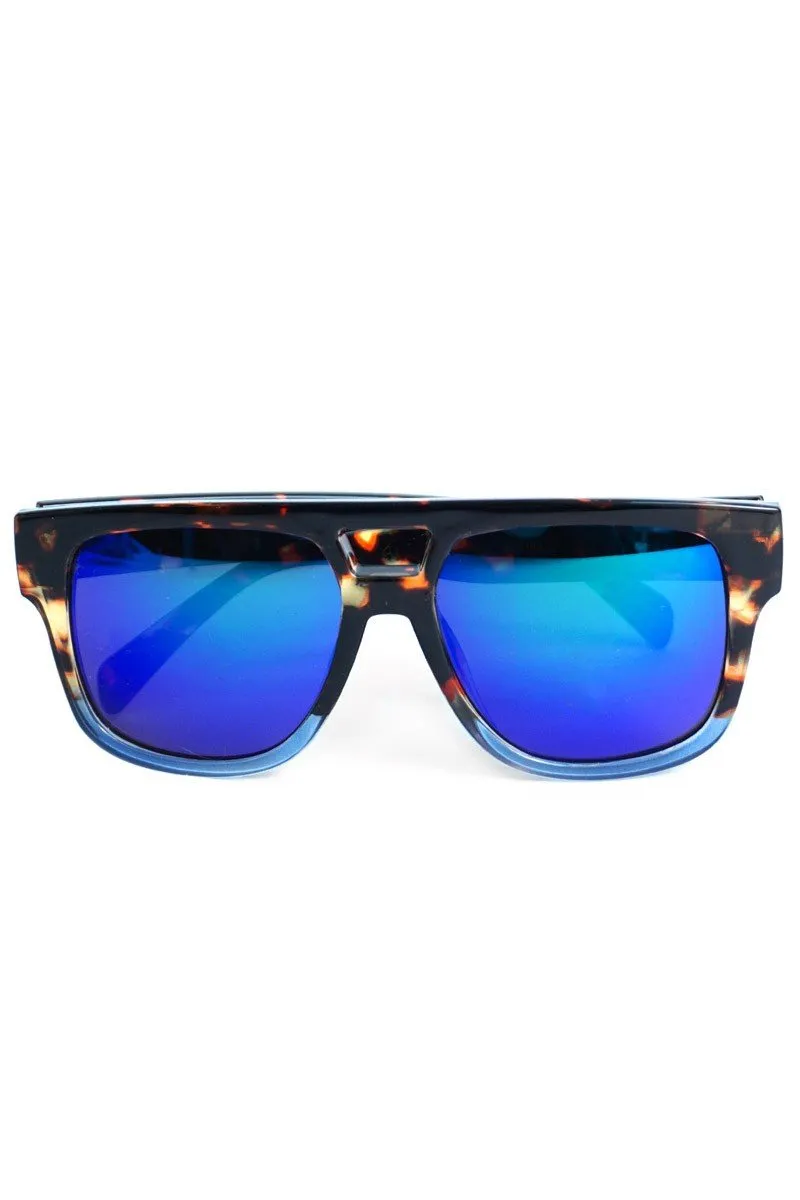 Fashionable Mirrored Sunglasses